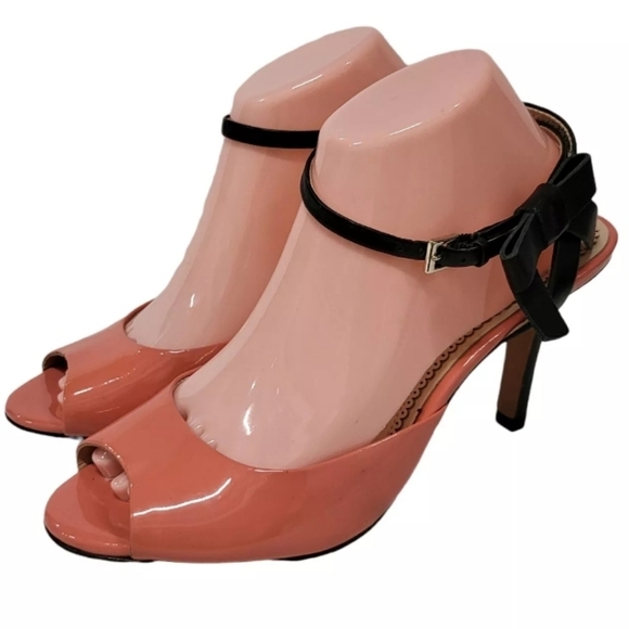 Pour La Victorie Coral Patent Leather Black Bow Sandals Sz 9.5 NEW - Picture 6 of 12